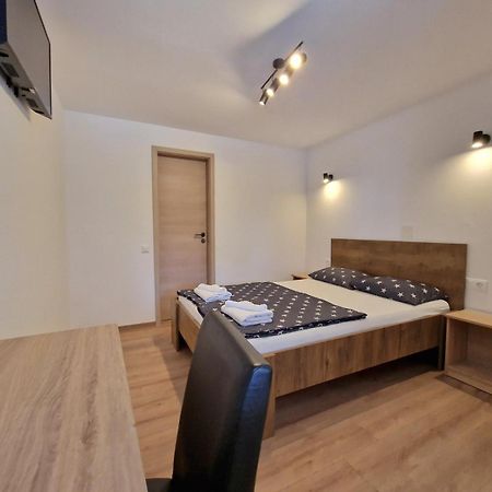 Room D Пула Экстерьер фото